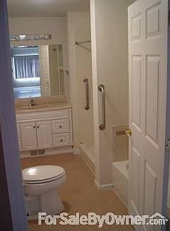 Main Living Area : Bathroom Separate Shower Stall and Bath Tub