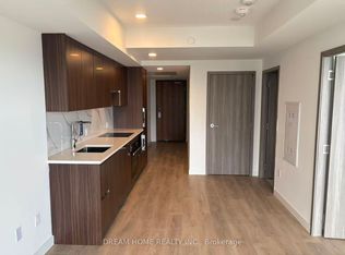 1 Concord Cityplace Way #3908, Toronto, ON M5V 0X3