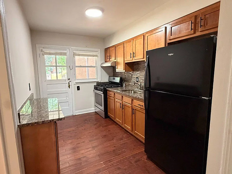 909 E Lake Ave #1 — Photo 25