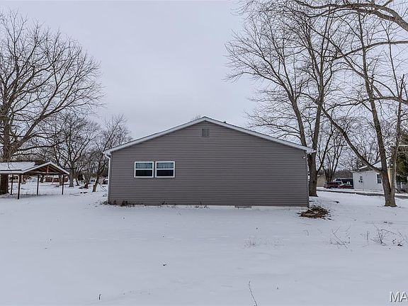 3rd image of 305 Mine Rd