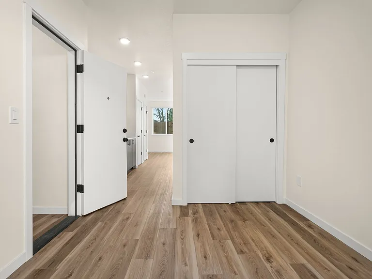 Vancouver Townhouses — Photo 11