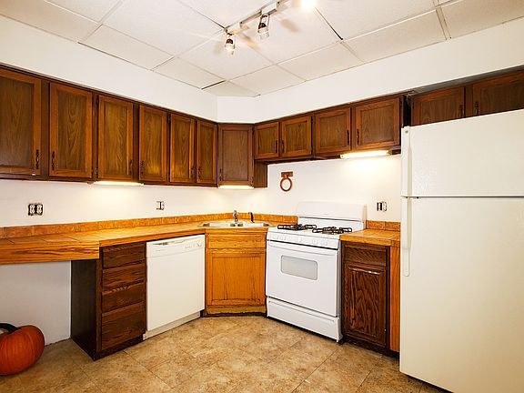 3rd image of 2438 W Moffat St Unit A