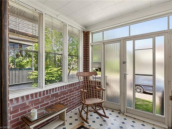4th image of 48 Longwood Rd N