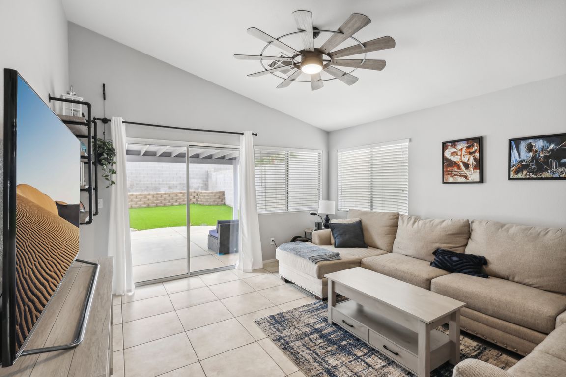 Jumpin Juniper Ave-004.jpg
