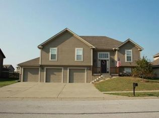 904 W 7th Ave, Kearney, MO 64060