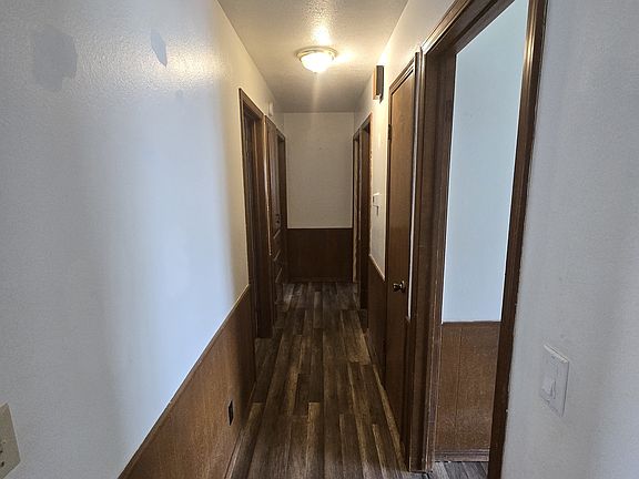 4th image of 909 S Park St