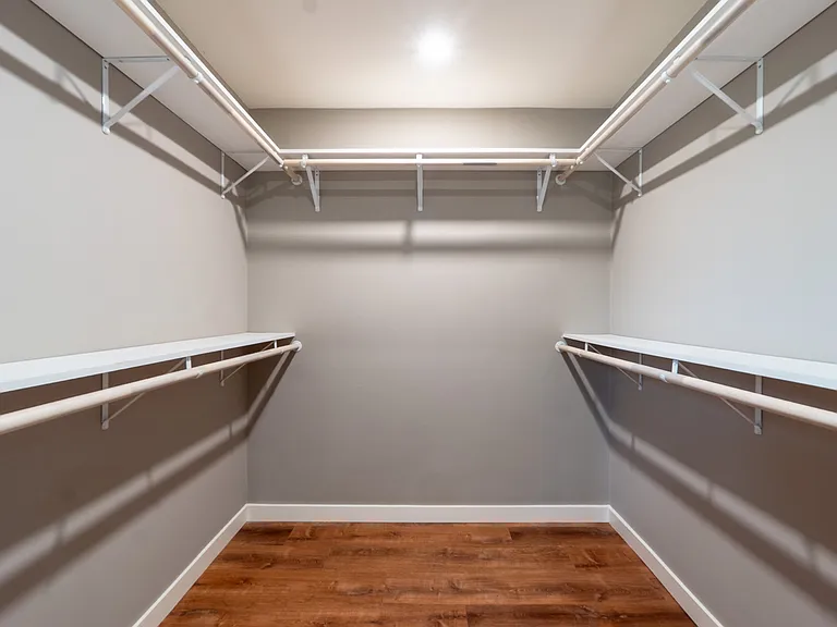 House Main M/B Walk in Closet