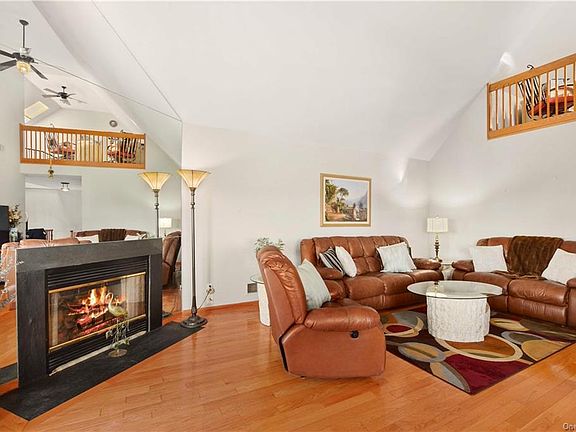 4th image of 702 Orchard Hill Ln