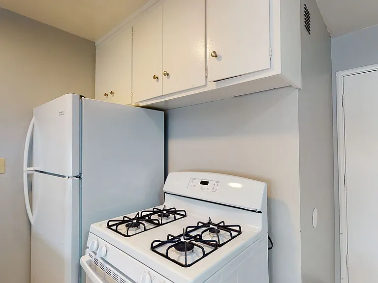 7036 MacArthur Blvd — Photo 42