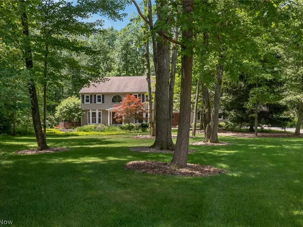 12414 Stockbridge Dr, Chesterland, OH 44026