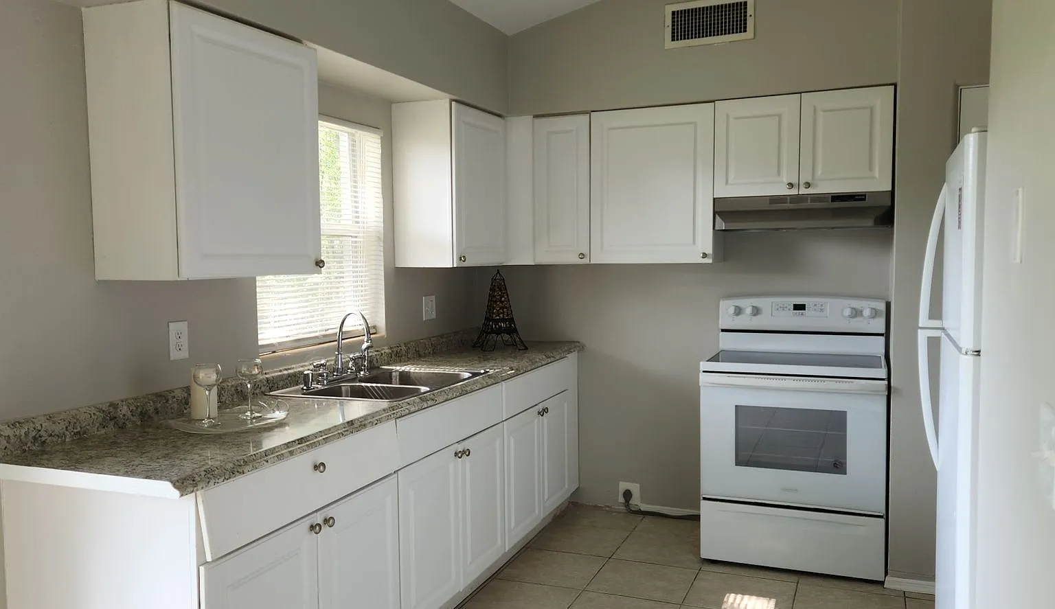 3 bedroom 1.5 bath — Photo 3