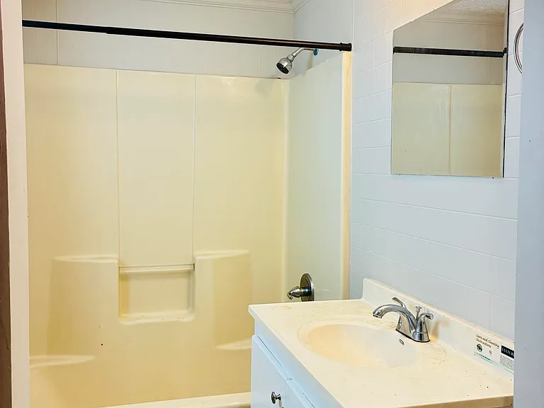 611 Buffalo St — Photo 15