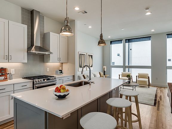 5th image of 4419 Cabell Dr #103