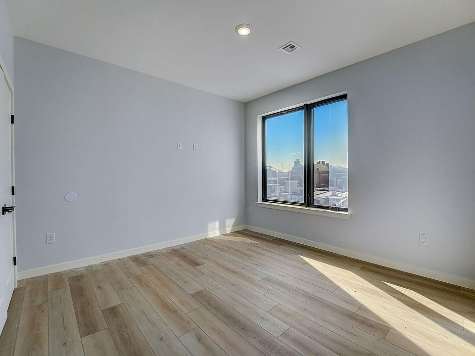 1st image of 1116 E Berks St #201F