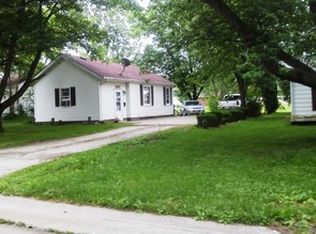 707 E Oak St, Watseka, IL