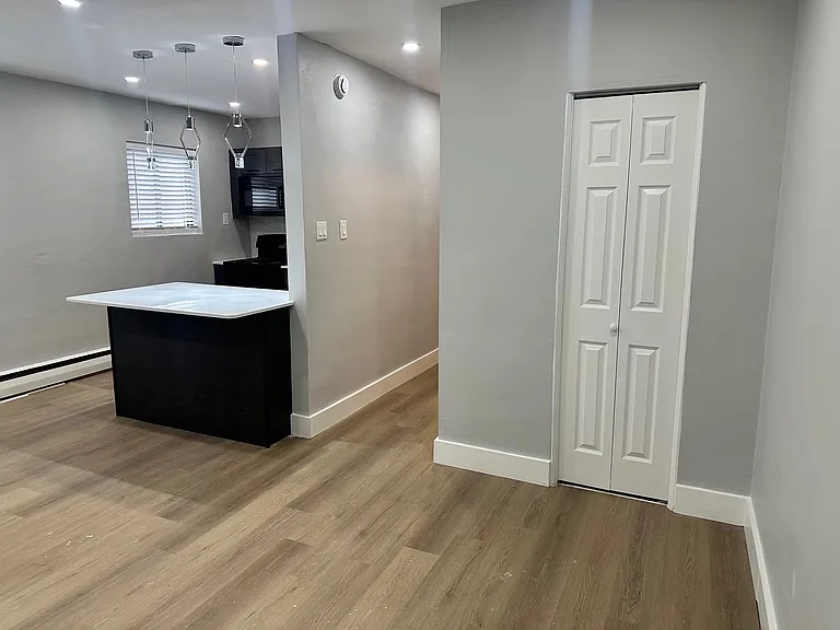 Park Manor Apartments — Photo 9