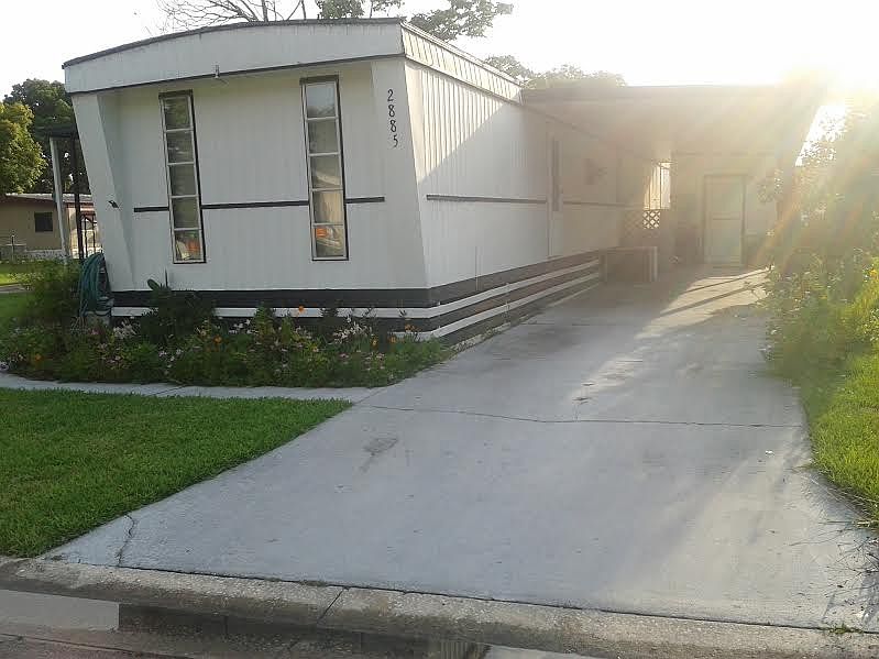 1st image of 2885 Canyon Dr