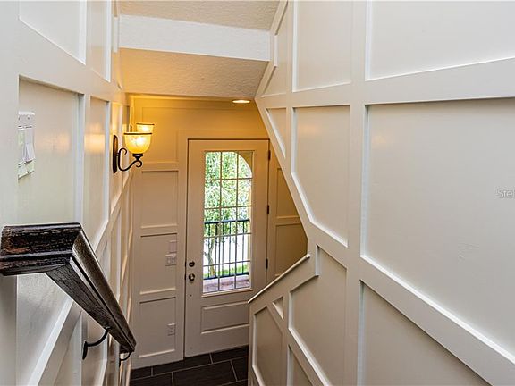 5th image of 556 Lobelia Dr