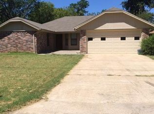 209 Arnold Ct, Crowley, TX 76036