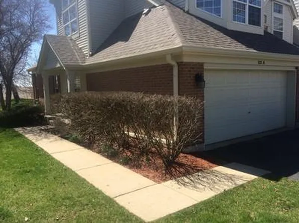 121 Ione Dr Unit A, South Elgin, IL 60177