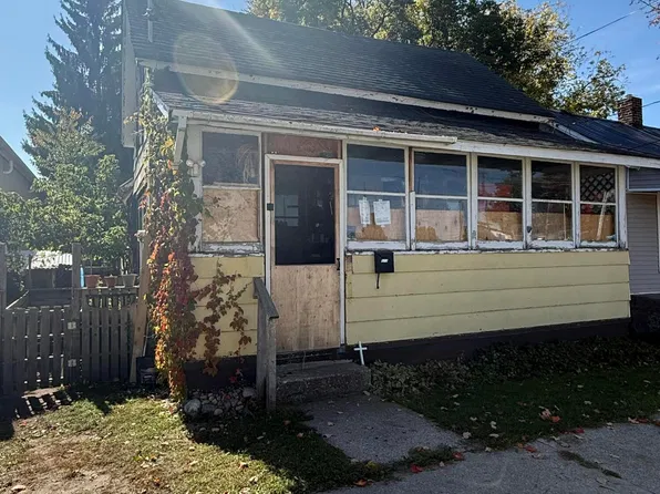 111 Cottage St, Cadillac, MI 49601