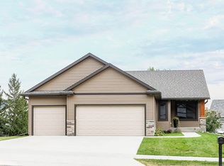 3402 Ridgeline Dr SE, Rochester, MN 55904