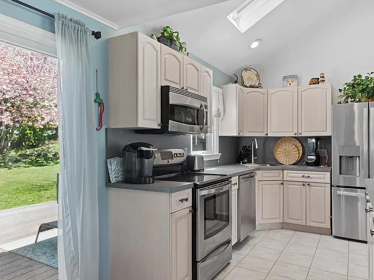 1600 Captain Kidd Dr — Photo 8