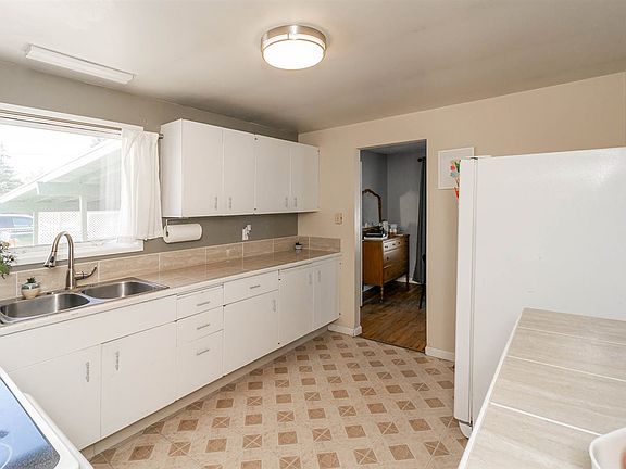 4th image of 7203 N Standard St