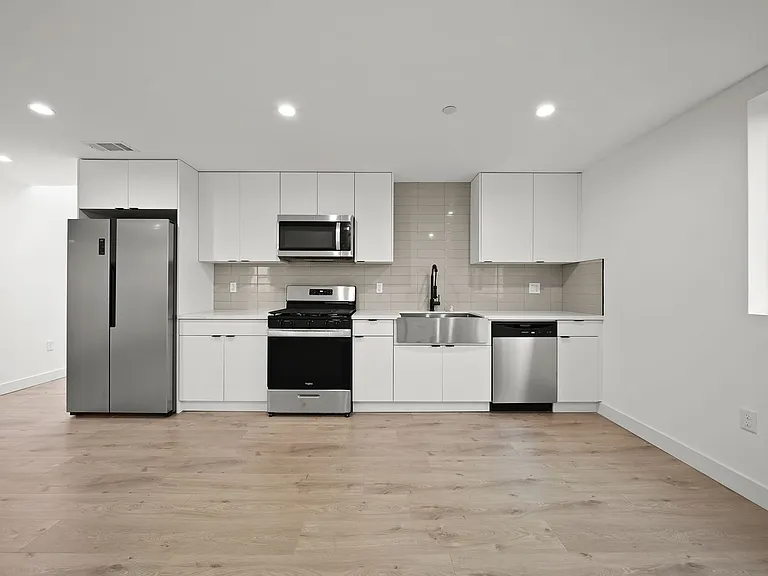171 S Hoover St — Photo 36