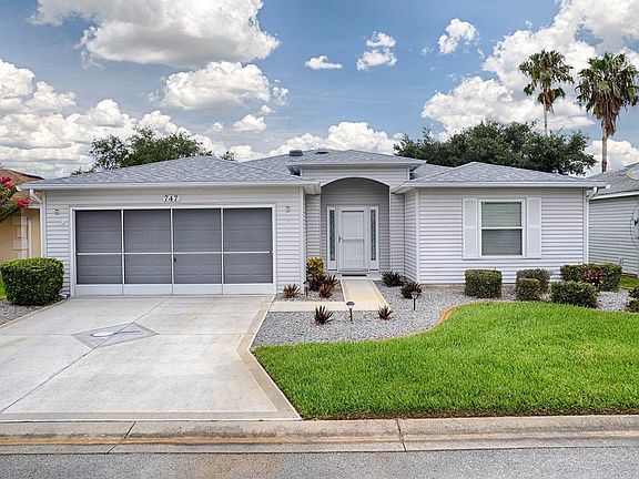 2nd image of 747 Old Oaks Ln
