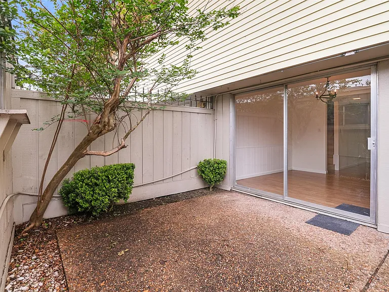 6332 Chevy Chase Dr #16 — Photo 22