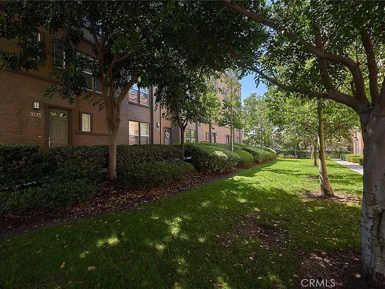 1139 Elfstrom Dr — Photo 42