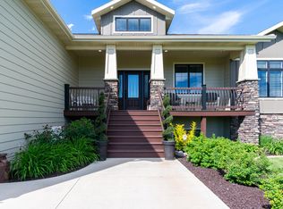 429 Bridgewater Dr, Dickinson, ND 58601