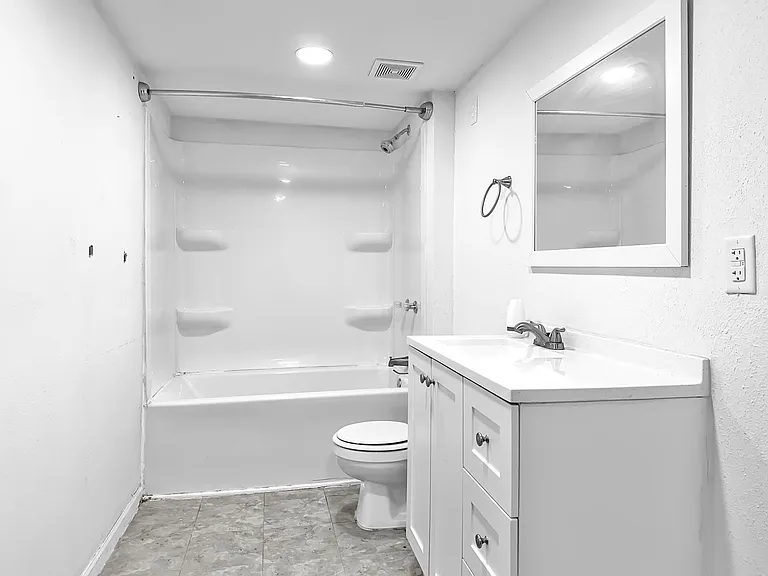 1300 NW Golfview Ct — Photo 15