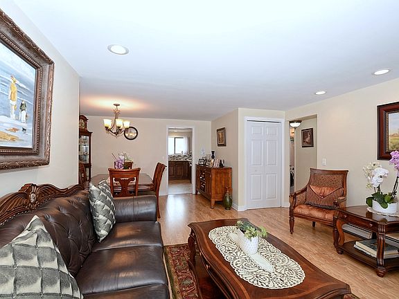 3rd image of 7212 W Wrightwood Ave