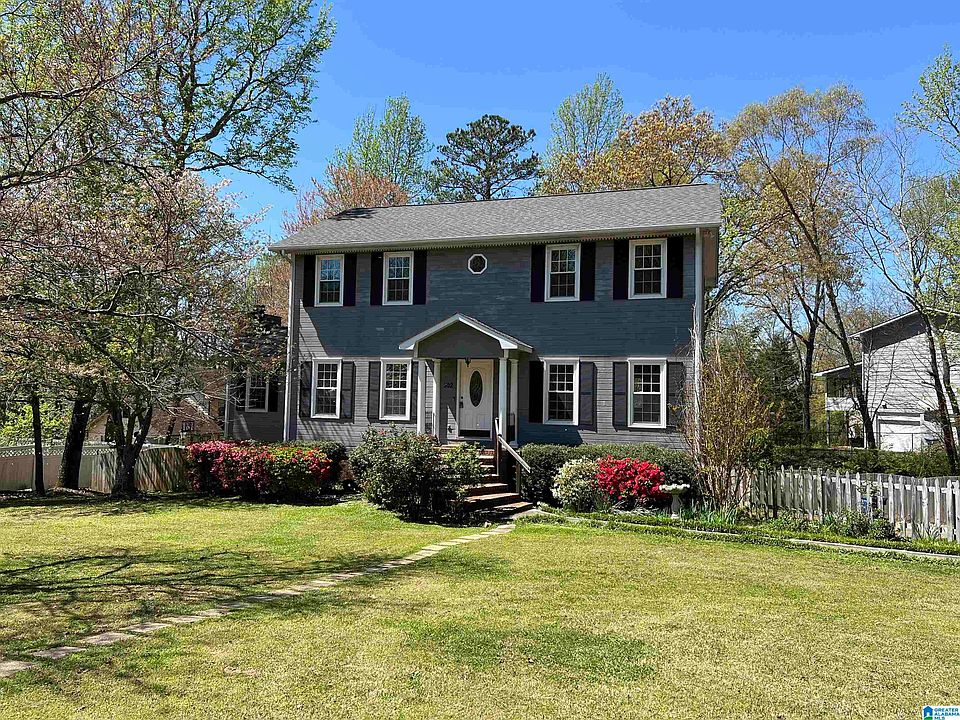 1st image of 302 Englewood Dr NE