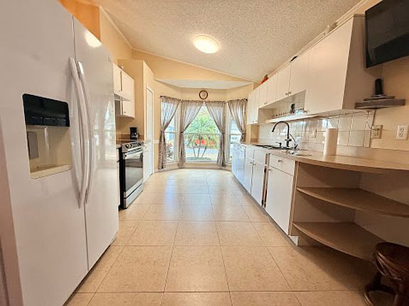 3rd image of 1933 Olivia Cir