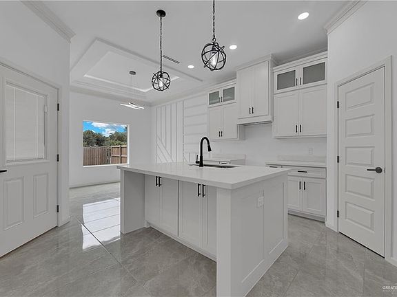 4th image of 3704 E Diamond Head Ave
