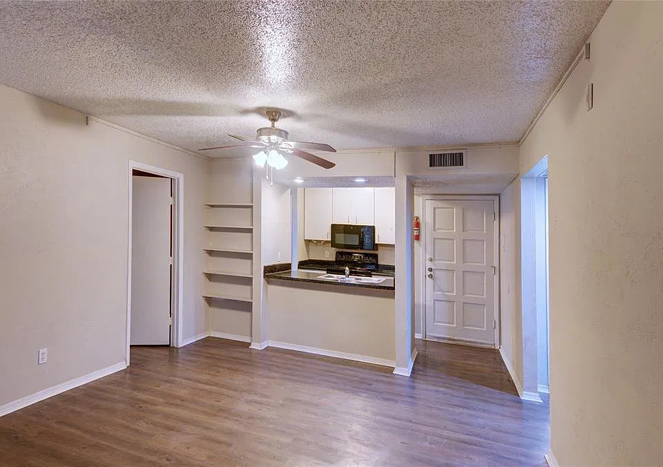 KITCHEN BAR