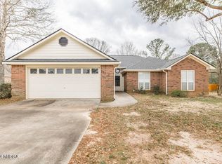 223 Bowen Dr, Warner Robins, GA 31088