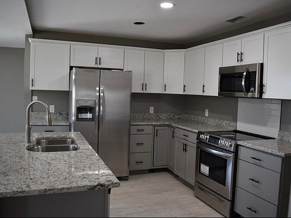 3rd image of 3311 Thomas Ave
