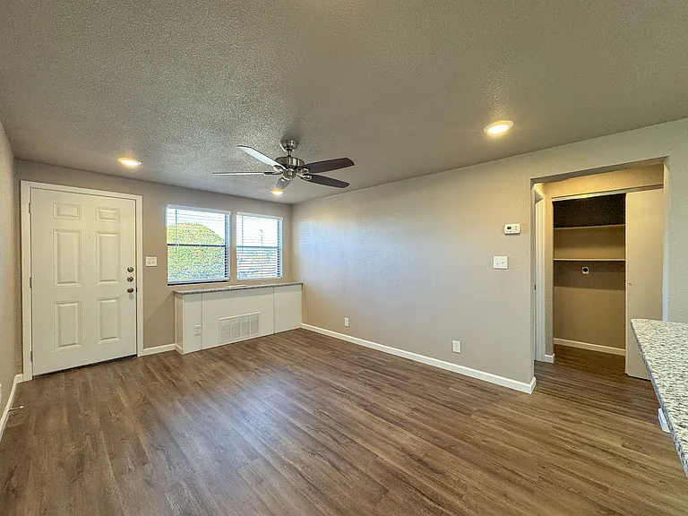 Autumn Chase Apartments — Photo 40
