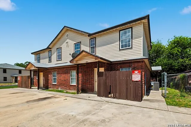 7607 Windsor Oaks — Photo 1