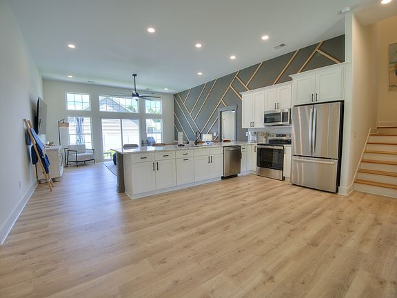 4th image of 4385 Kinlaw St