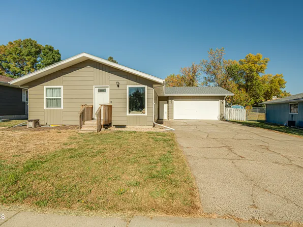 2200 Grant Dr, Bismarck, ND 58501