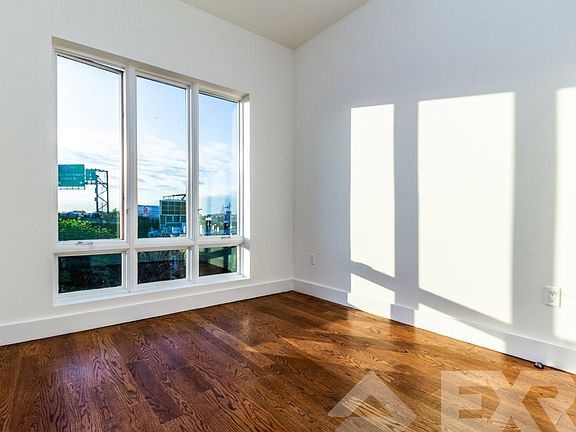 5th image of 556 Court St #4