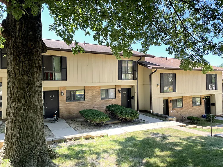 Riverwind at Chatham Park Drive — Photo 31