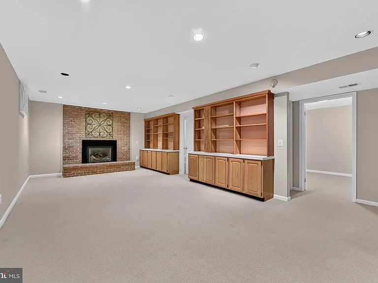 1022 Delf Dr — Photo 30