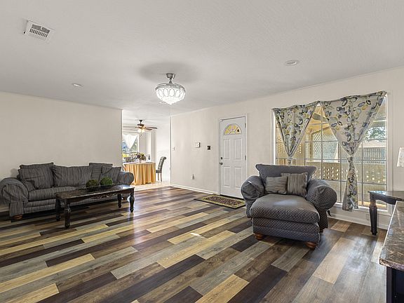 5th image of 100 Rhodes Dr