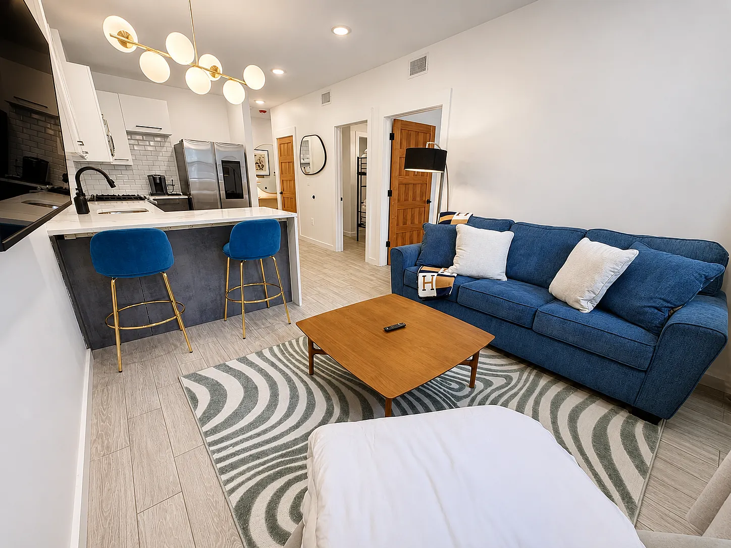 2 bed, 750 sqft, $2,595 — Photo 2